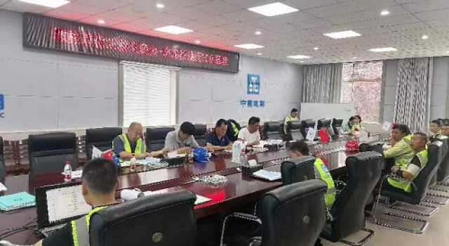 鄒城至濟寧公路工程五工區(qū)標段召開墩柱首件安全技術交底會