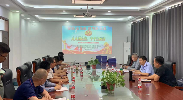 濟(jì)寧市交通運(yùn)輸綜合執(zhí)法支隊(duì)工程質(zhì)量執(zhí)法二大隊(duì)對鄆鄄高速公路梁山段檢查指導(dǎo)