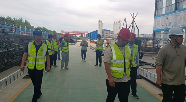 鄒城至濟(jì)寧公路工程項(xiàng)目辦和總監(jiān)辦聯(lián)合進(jìn)行五月份綜合檢查