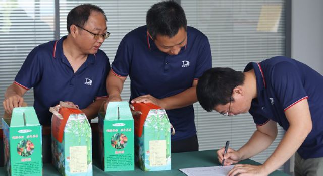 粽葉飄香五月五，濃情端午共安康