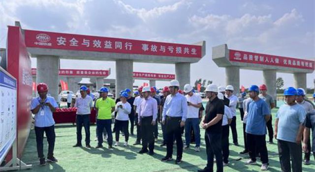 許昌市繞城高速公路項(xiàng)目建筑廢棄物臺(tái)背回填觀摩會(huì)