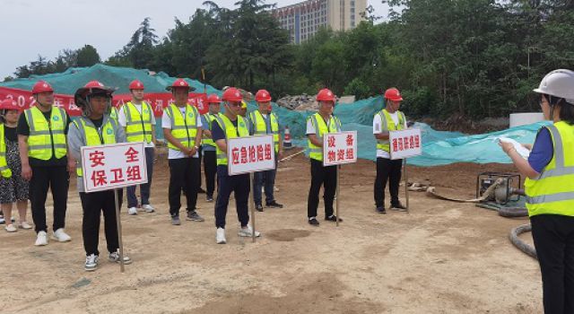 四公司章丘區(qū)匯泉路北延工程總監(jiān)辦開(kāi)展防汛演練