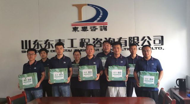 情系一線，夏送清涼-經(jīng)十路第一總監(jiān)辦組織開展“夏日送清涼”活動