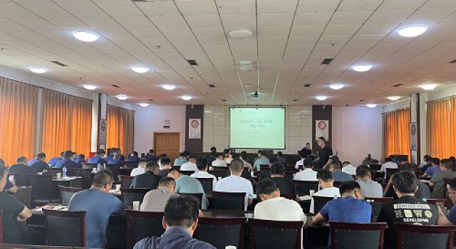 經(jīng)十路東延工程召開(kāi)路面工程施工控制培訓(xùn)會(huì)議