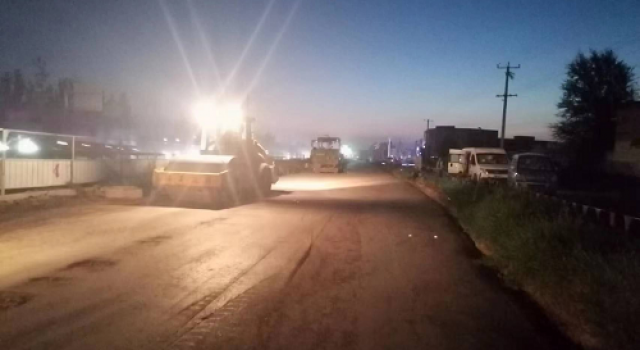 徹夜奮斗為攤鋪，勇立潮頭東泰人