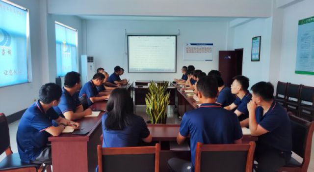 濟(jì)菏改擴(kuò)建一駐地召開公司半年考核情況傳達(dá)會(huì)