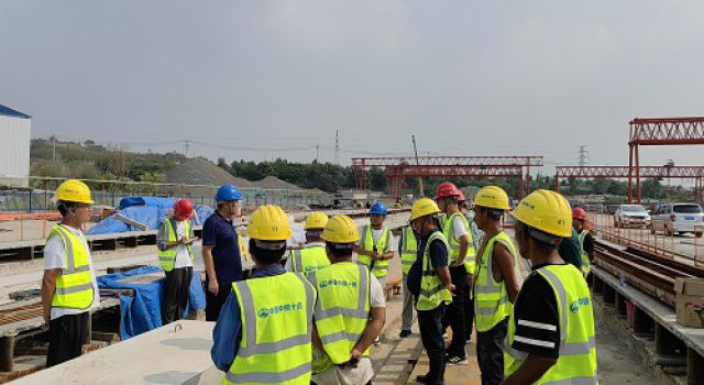 S509及G309經(jīng)十路一合同總監(jiān)辦組織召開預(yù)制場(chǎng)預(yù)制蓋板首件總結(jié)會(huì)