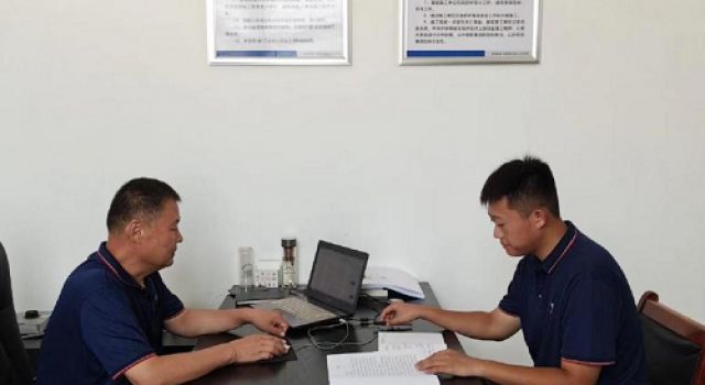 沂南縣交通工程總監(jiān)處開(kāi)展“師帶徒” 黨員先鋒工程活動(dòng)第一課