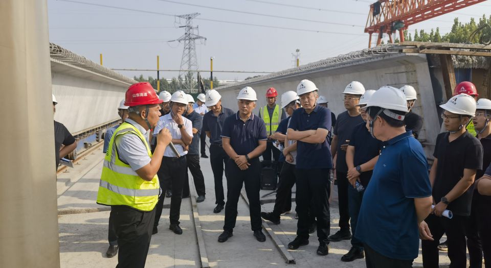 董梁高速公路組織觀摩學(xué)習(xí)