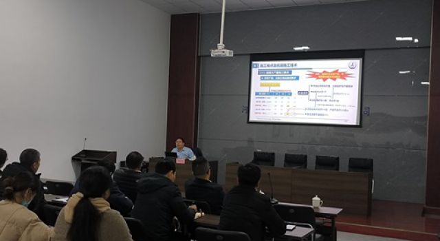 安鶴高速組織召開路面基層、底基層施工培訓(xùn)