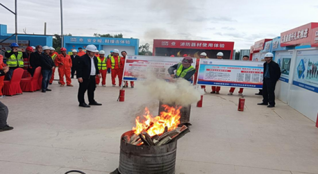 欽州北過境線高速公路“消防月”活動學(xué)習(xí)、演練