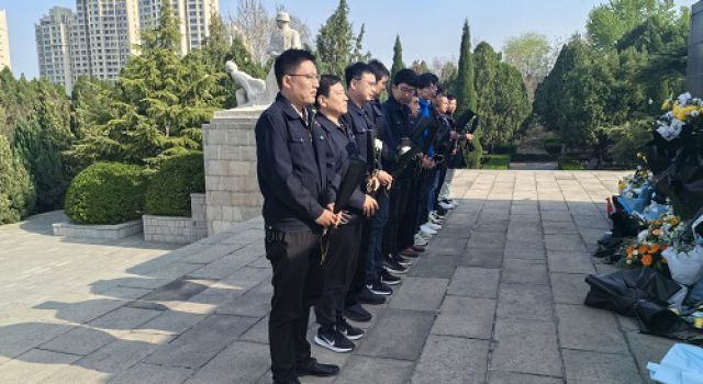 清明祭英烈、共鑄中華魂----經(jīng)十路東延工程淄博段第二總監(jiān)辦祭掃烈士陵園活動
