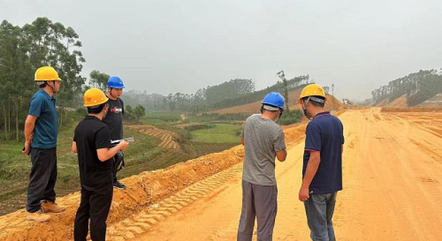 橫欽高速第四總監(jiān)辦對轄區(qū)路基涵洞、路基防護(hù)及排水工程開展聯(lián)合檢查