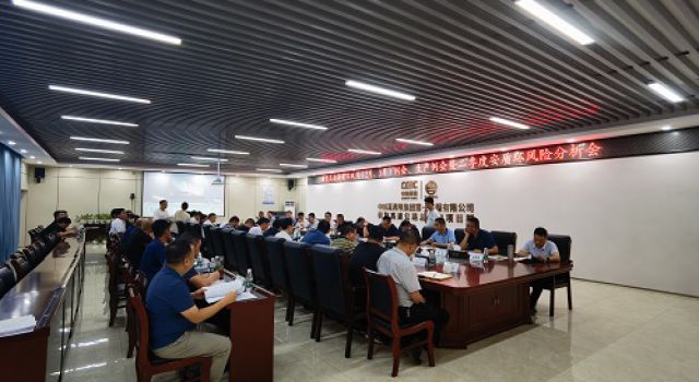 橫欽高速組織雙月（2月、3月）生產(chǎn)例會、安全例會暨安全質(zhì)量環(huán)保風(fēng)險(xiǎn)分析會