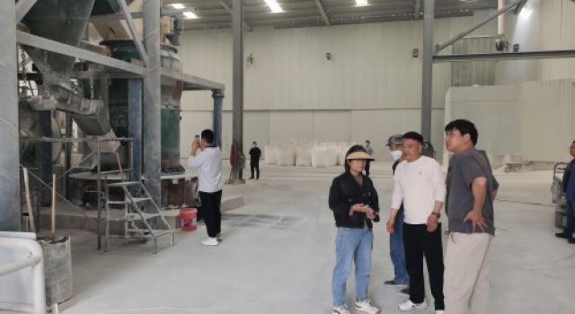 許昌繞城高速項(xiàng)目組織瀝青混凝土原材料礦粉廠(chǎng)家考察