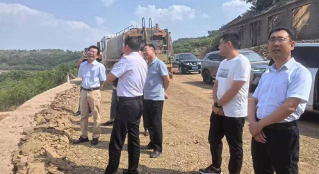 臨沂市交通建設(shè)項(xiàng)目綜合督導(dǎo)第五組對東泰咨詢駐沂南縣交通工程總監(jiān)處進(jìn)行檢查督導(dǎo)工作