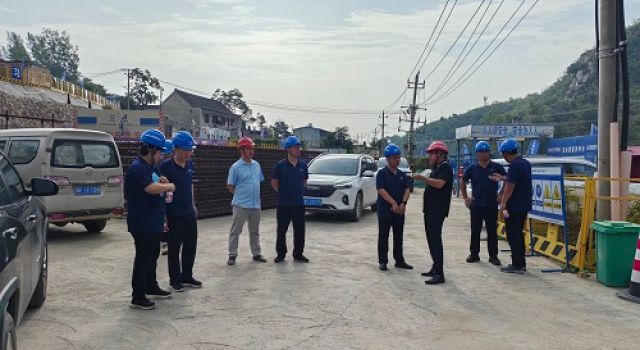 東泰咨詢公司一行領(lǐng)導(dǎo)對(duì)安鶴高速總監(jiān)辦進(jìn)行半年工作考核