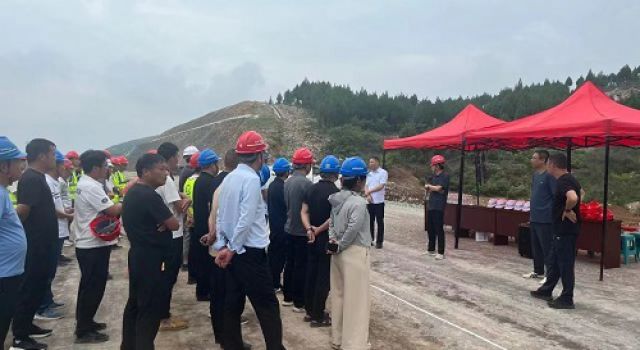 安鶴高速總監(jiān)辦組織全線參建單位到二標(biāo)路床施工現(xiàn)場(chǎng)觀摩學(xué)習(xí)