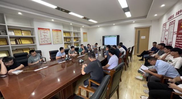 濟(jì)微高速一駐地辦參加濟(jì)微高速項(xiàng)目公司組織的全線(xiàn)工地試驗(yàn)室鋼筋保護(hù)層厚度及鋼筋間距檢測(cè)專(zhuān)題培訓(xùn)會(huì)議