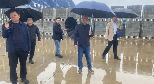 董梁高速沈新項目東段進行小構(gòu)件預(yù)制廠選址考察